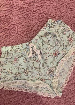 Легкі літні шорти