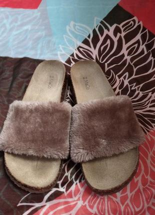 Шльопанці швейцарський бренд m&co