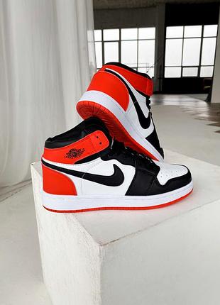 Стильные кроссовки air jordan retro red/black/white