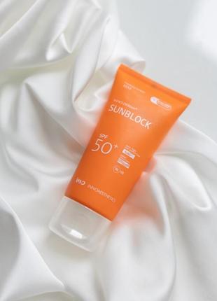 Сонцезахисний зволожувальний крем з spf 50 innoaesthetics sunblock uvp spf 50+ 60 g