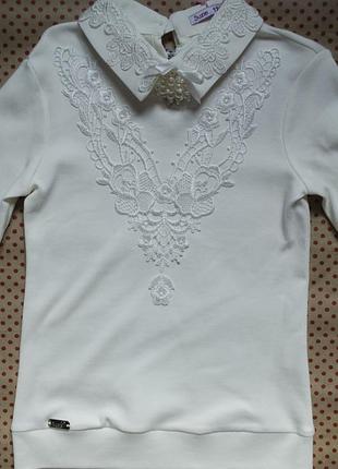 Фірмова трикотажна кофтинка-блузка на довгий рукав з брошкою