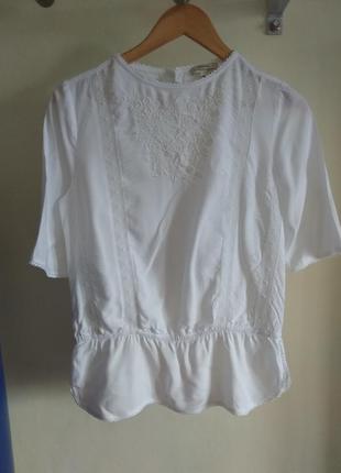 Белая блуза