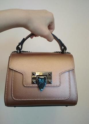 Італійська шкіряна сумочка бронзового кольору.