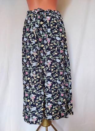 Винтажная темно- синяя юбка в цветочный принт на пуговицах спереди canda( размер 14-16)2 фото