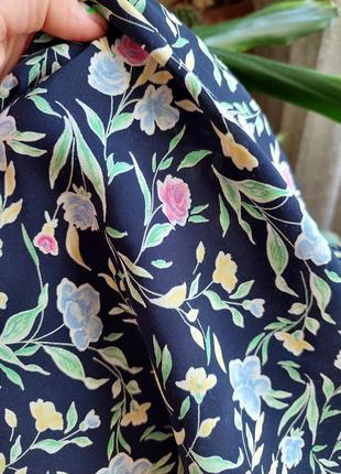 Винтажная темно- синяя юбка в цветочный принт на пуговицах спереди canda( размер 14-16)3 фото