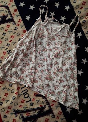 Літній топ у квіти із красивою спинкою