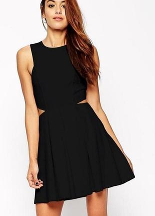 Маленьке чорне плаття