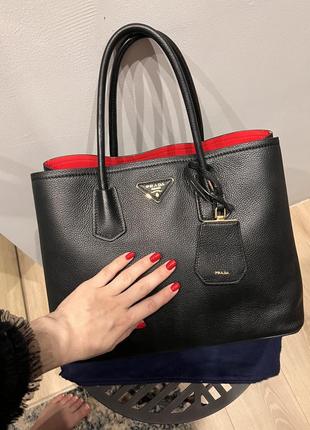 Оригінал! дуже містка, класична модель prada на роки