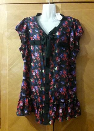 Нова красива блузка в квітах р. 20 від george просвічує