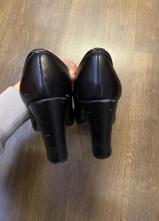 Туфли чёрные устойчивый каблук стелька 243 фото