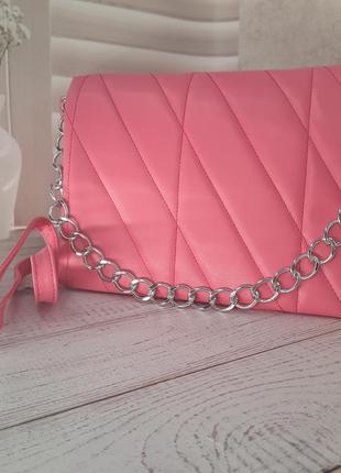 Рожева сумочка з ланцюжком