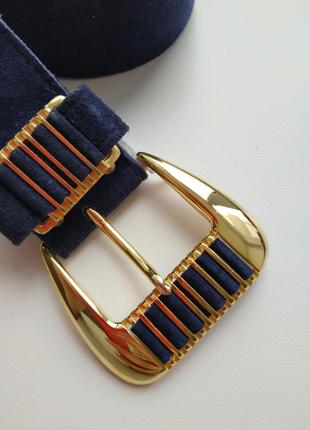 Винтажный кожаный ремень темно синего цвета с красивой пряжкой в золотом тоне4 фото