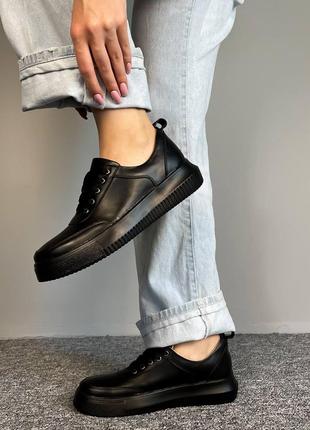Жіночі кроссівки шкіряні чисто чорні2 фото