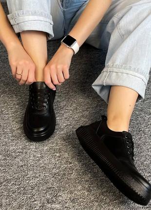 Жіночі кроссівки шкіряні чисто чорні5 фото