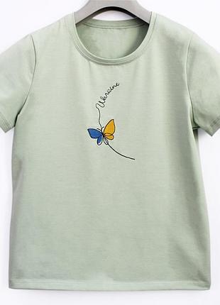 Футболка жіноча патріотична з вишитим метеликом