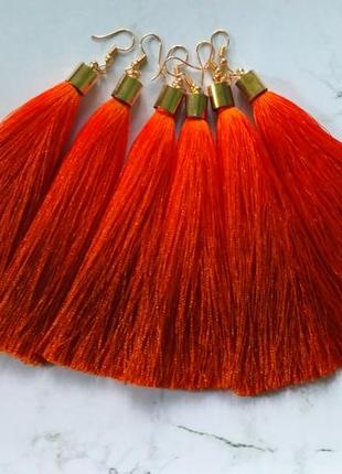 Длинные сережки  с градиентом переход от   коричневого цвета к яркому морковному