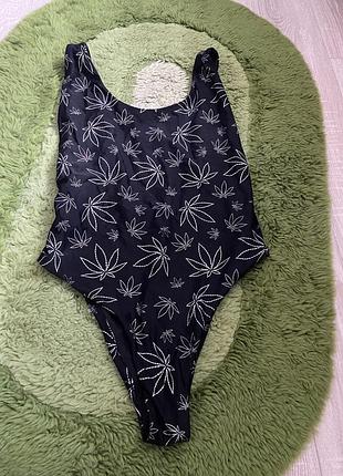 Суцільний купальник