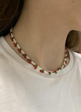 Ожерелье из бисера «вишенки»