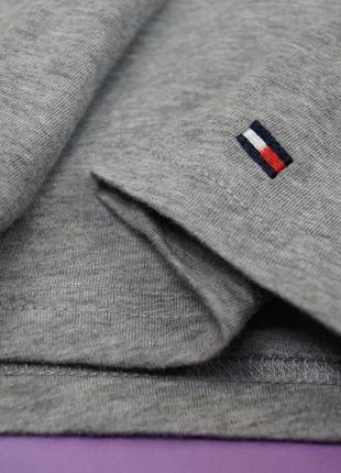 Сіра футболка з принтом tommy hilfiger tee3 фото