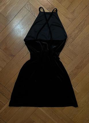 Бархатное платье с открытой спиной