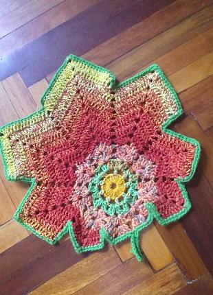 Необычный коврик-листик ручной работы.