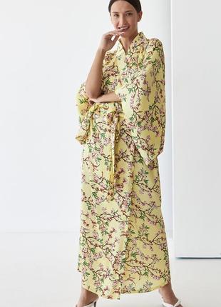 Кимоно желтый атлас платье - халат цветущие ветки2 фото
