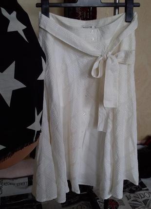 Белая очаровательная юбка миди трапеция колокол на пуговицах и поясом6 фото