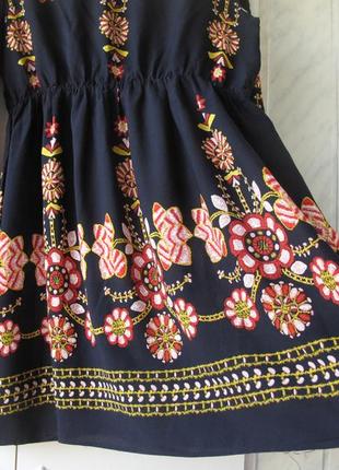 Роскошное платье в этническом стиле с имитацией вышивки7 фото