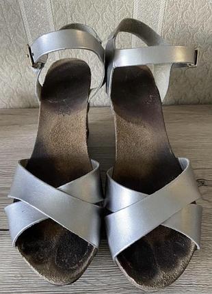 Босоніжки шкіряні