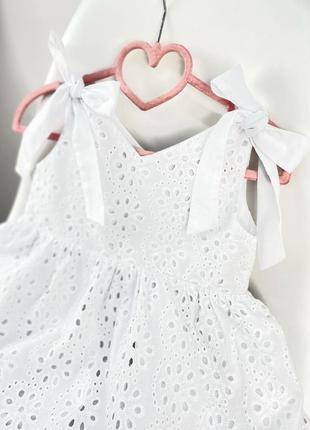 Сукня з прошви біла та святкова на завязках для дівчаток4 фото