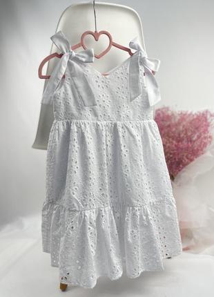 Сукня з прошви біла та святкова на завязках для дівчаток10 фото
