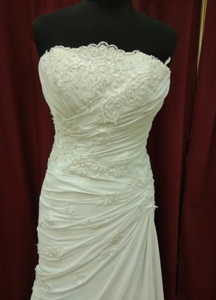Белое прямое свадебное платье2 фото