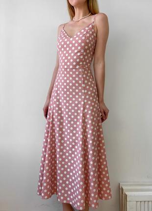 Елегантна довга сукня пудрового кольору в горошок8 фото