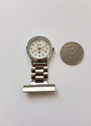 Ingersoll, годинник (брошка) медичної сестри, кварц.4 фото