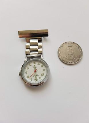 Ingersoll, годинник (брошка) медичної сестри, кварц.1 фото