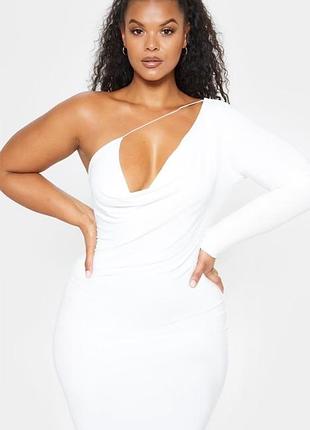 Асимметричное белое платье с одним рукавом