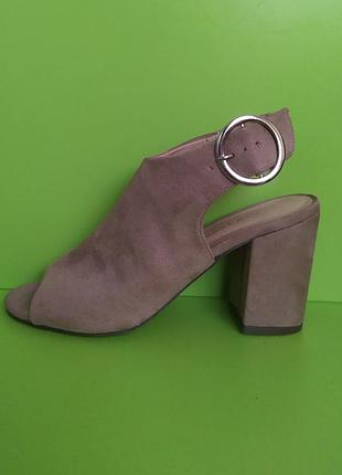 Бежеві босоніжки на стійкому каблуці new look, 6/39