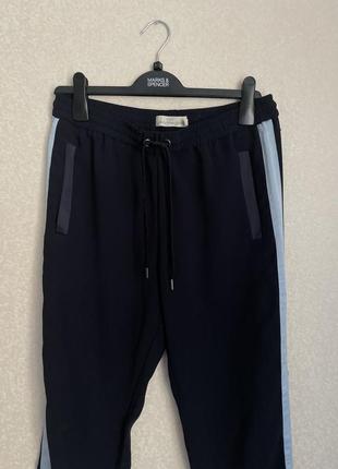 Синие брюки с лампасами спорт кэжуал