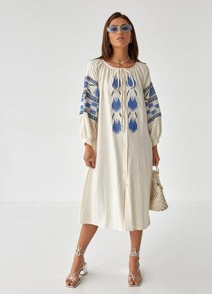 Платье на пуговицах из льна украшено вышивкой крестиком4 фото