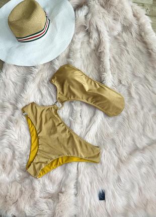 Відкритий купальник