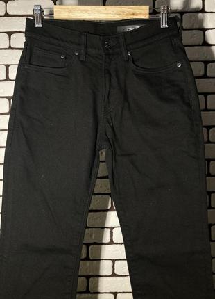 Чёрные, повседневные, зауженные джинсы h&m2 фото