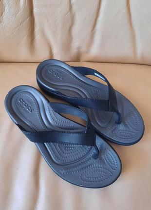 crocs capri v flip flops 590