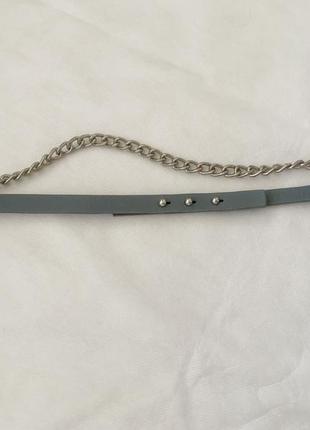 Кожаный серый пояс с цепочкой цвета серебра2 фото
