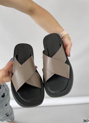 Шкіряні шльопанці