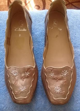 Шкіряні туфлі clarks балетки