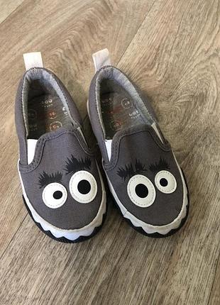 Стильні кросівки тапочки