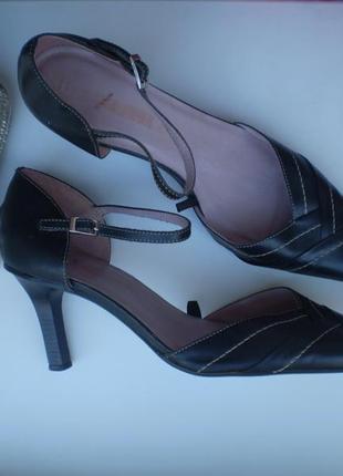 Жіночі шкіряні босоножки george uk6,.5 40р. чорні