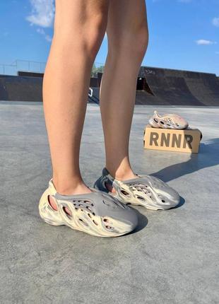 Тапки тапочки yeezy foam mxt 'moon grey' шльопанці