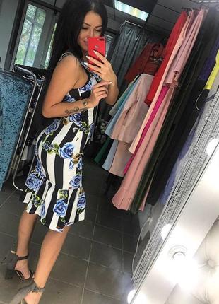 Сукня з воланом довжина міді в яскраву смужку і квіти ідеально сидить по фігурці тканина трикотаж (