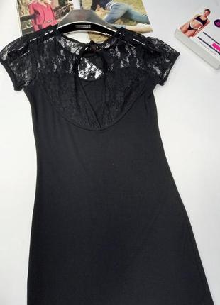 Интересное  короткое черное трикотажное платье3 фото